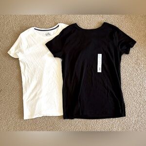 NWT NEW Lot of 2 Croft and Barrow Short Sleeve Classic T-shirts Black White XS